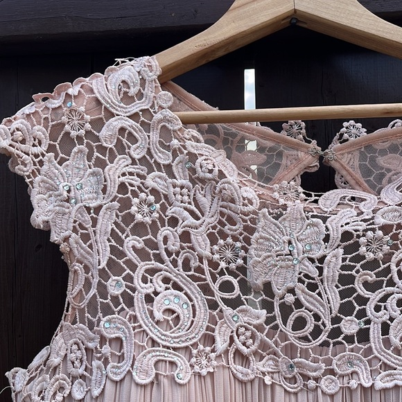 Formal Dress Perfect for Wedding, Shower or NYE!!! - Picture 8 of 11